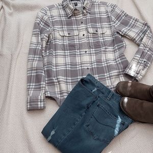 Soft and warm Chaps shirt.